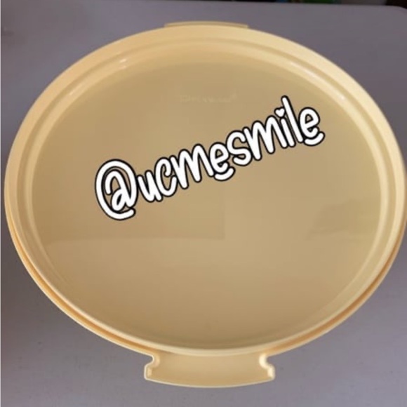 Tupperware Yellow Round Cake Keeper - Picture 3 of 5